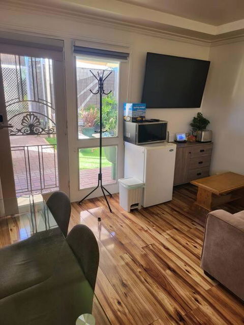 Apartment On Mica - Accommodation Search 2