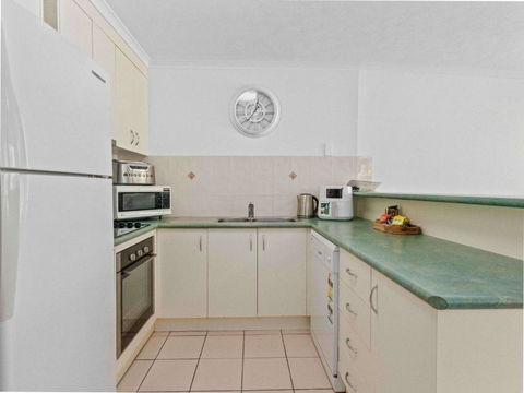 Apartment On The Esplanade - Accommodation Search 4