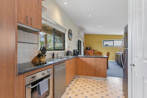 Apollo Bay Hideaway 5 Minute Walk To The Beach - Accommodation Search 1