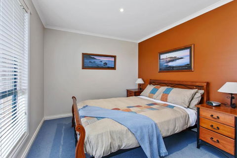 Apollo Bay Hideaway 5 Minute Walk To The Beach - Accommodation Search 3