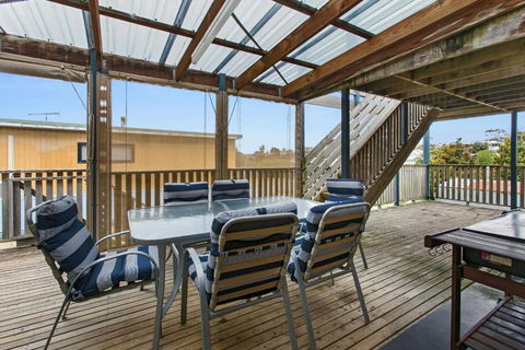 Apollo Bay Hideaway 5 Minute Walk To The Beach - Accommodation Search 4