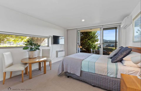Apollo Blue Oceanview Unit 1- B Free WIFI - Accommodation Search 1