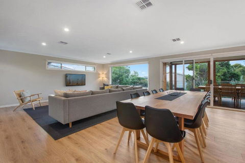 Apollo Grand - Accommodation Search 3
