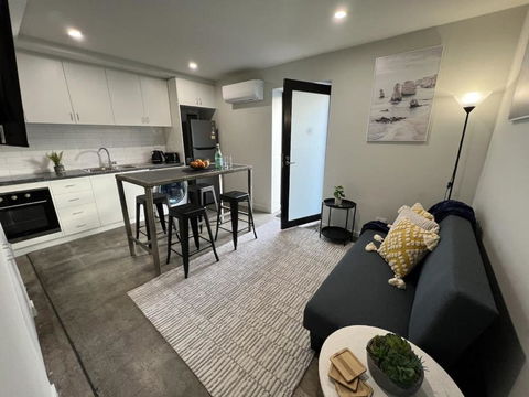 Apt With Aircon & Loft Bedroom Great Location - Accommodation Search 1