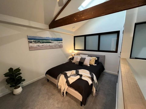 Apt With Aircon & Loft Bedroom Great Location - Accommodation Search 0