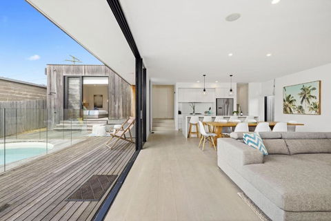 Aqua Luna - Stylish Retreat By Koonya Ocean Beach - Accommodation Search 1