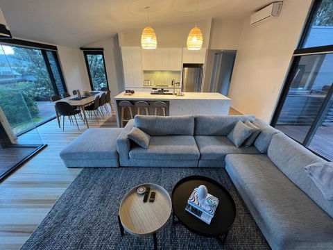 Architect Designed 4 Bedroom With Ocean Views From Every Room - Accommodation Search 4