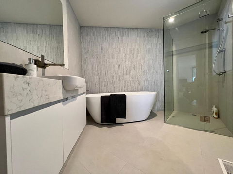 Architect Designed 4 Bedroom With Ocean Views From Every Room - Accommodation Search 3