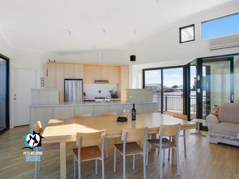 Architect Designed Beach House With Sweeping Views - Accommodation Search 4