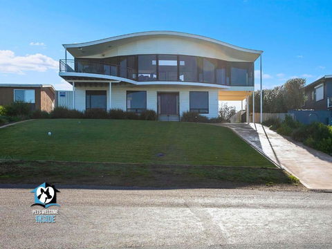 Architect Designed Beach House With Sweeping Views - Accommodation Search 0