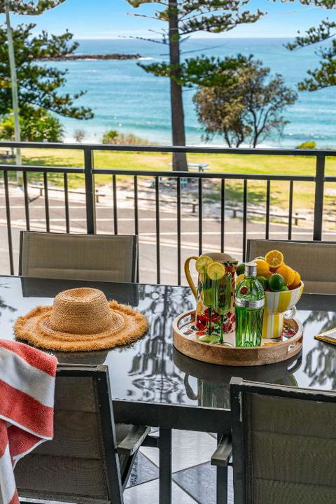 Arcoola 1 - Overlooking Main Beach - Accommodation Search 2