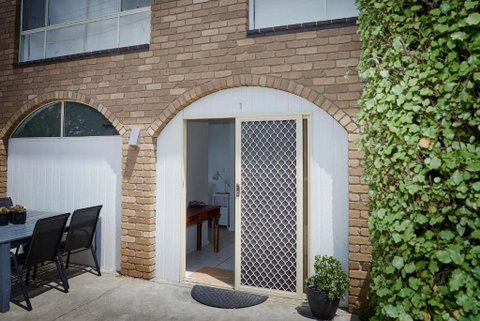 Arlingtons Holiday Accommodation - Accommodation Search 2