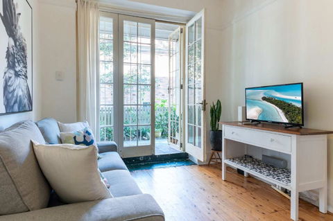 Art Deco 1 Bed Apt Close To Beach & CBD - Accommodation Search 1