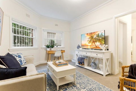 Art Deco Apartment Meters Away From The Beach - Accommodation Search 0