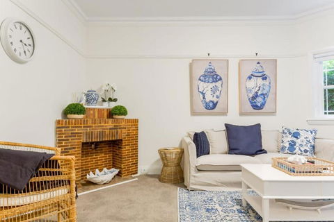 Art Deco Apartment Meters Away From The Beach - Accommodation Search 1