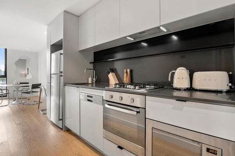 Art Deco - City View Nest - Accommodation Search 3