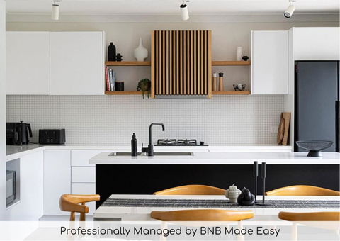 Artful Abode - Duntryleague, Vibrant Decor - Accommodation Search 0