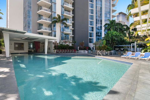 Artique 3 Bedroom Apartment Close To The Beach - CoastHM - Accommodation Search 1
