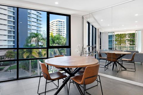 Artique 3 Bedroom Apartment Close To The Beach - CoastHM - Accommodation Search 0