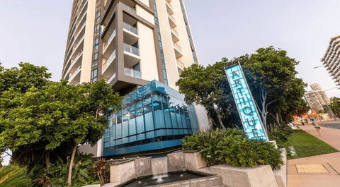 Artique 3 Bedroom Apartment Close To The Beach - CoastHM - Accommodation Search 3