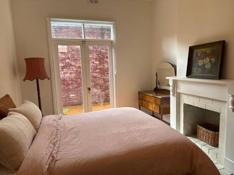 Artsy North Melbourne 2-Bedder - Accommodation Search 4