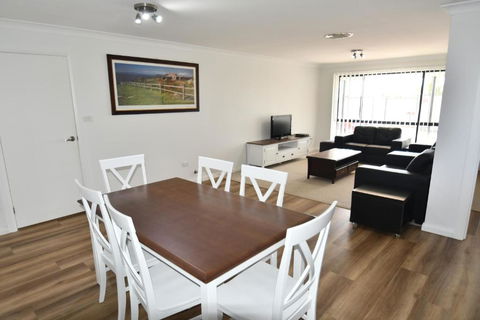 Ascot Gardens Serviced Apartments - Accommodation Search 0