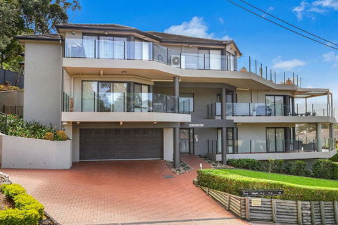 Ash Sienna - Accommodation Search 1