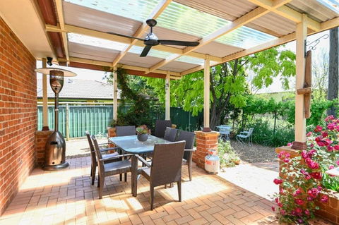 Aspen Abode - CBD, Fireplace, BBQ, 3 Smart TVs - Accommodation Search 3