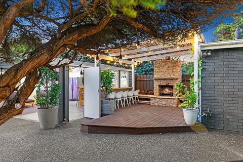 Aspendale Beach House - Accommodation Search 0
