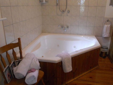 Astley Cottage - Accommodation Search 3