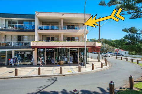 Astor Apartment 2 - Bring Your Own Linen - Accommodation Search 1
