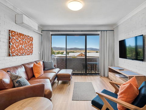 Astrids At Central Park - 2BR L Lake & Mountain Views L Central Location L WiFi - Accommodation Search 2