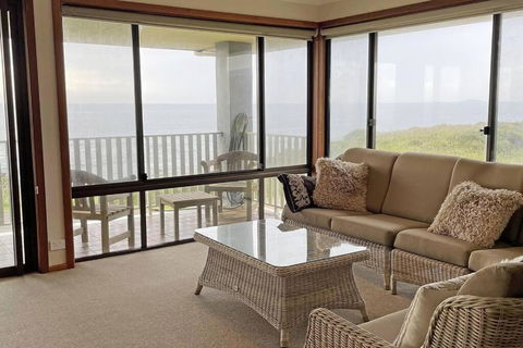 Augusta Beachfront - Watch The Whales Go By - Accommodation Search 4