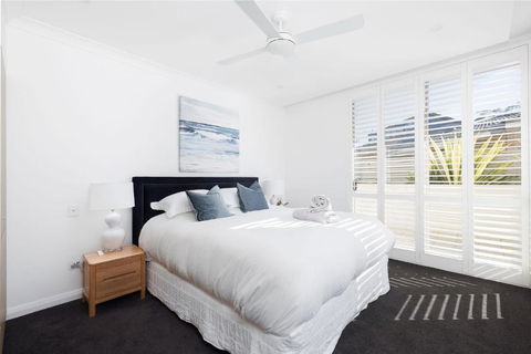 Aura 3 Spectacular Beachside Views - Accommodation Search 4