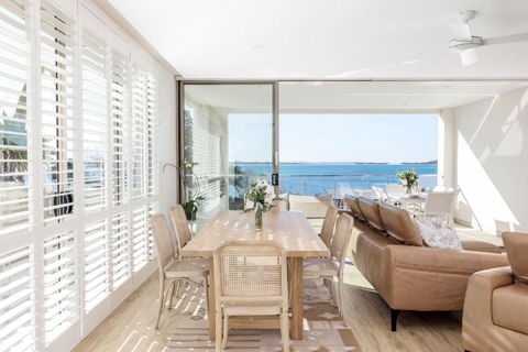 Aura 3 Spectacular Beachside Views - Accommodation Search 2