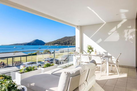 Aura 3 Spectacular Beachside Views - Accommodation Search 0