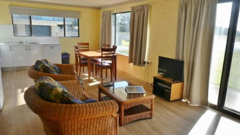 Aurora D - S, 2 - 13 Pacific Pde - Accommodation Search 3