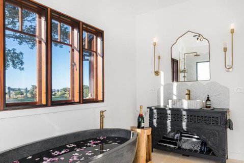 Aurora House - Accommodation Search 3