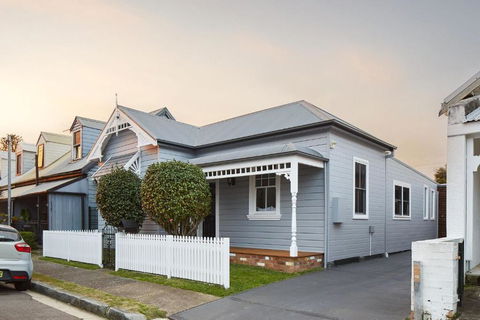 Austin Cottage - 1 Bed Option - Accommodation Search 0
