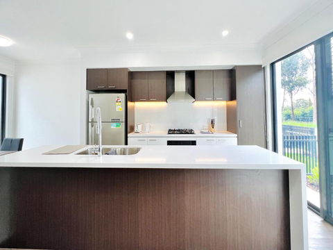 Austral Newly Built Modern 3 Br Home - Accommodation Search 2