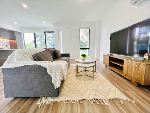 Austral Newly Built Modern 3 Br Home - Accommodation Search 1