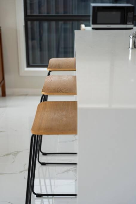 Austral Spacious Large 5 Br Home With Central AC - Accommodation Search 3