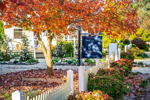 Autumn Beauty - Garden Cottage 4 - Accommodation Search 1