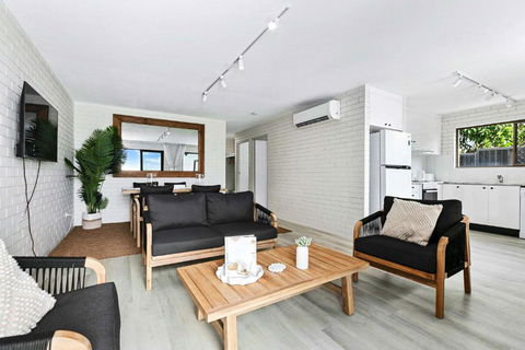 Autumn On The Esplanade - Accommodation Search 1