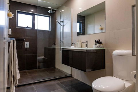 Ava - Luxe Oceanfront Beach House - Accommodation Search 4