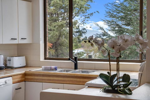 Avalanche 3 - 3BR Apartment L Central Location L Balcony L WiFi - Accommodation Search 3