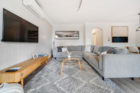 Avalanche 3 - 3BR Apartment L Central Location L Balcony L WiFi - Accommodation Search 1