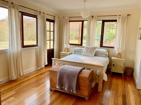 Avalon River Retreat - 400 Acre Riverside Oasis - Accommodation Search 2