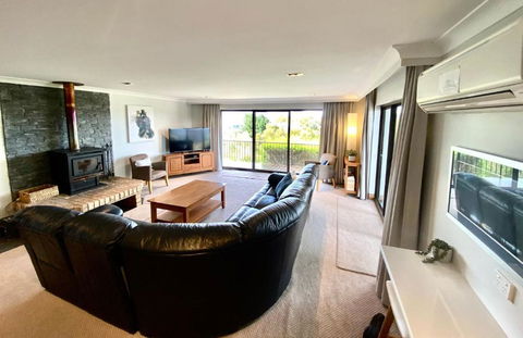 Aviemore 4 14 Cobbodah Street - Accommodation Search 0