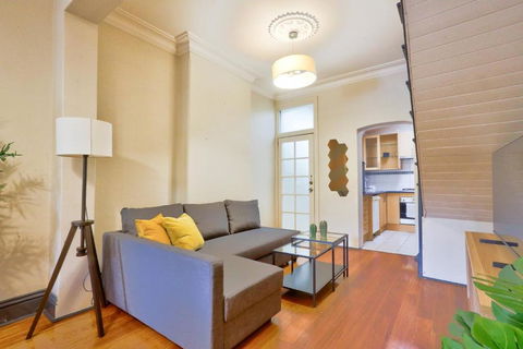 Awesome 2 Bedroom House Surry Hills - Accommodation Search 2